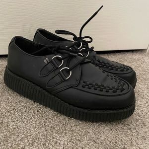 Black Unisex T.U.K creepers